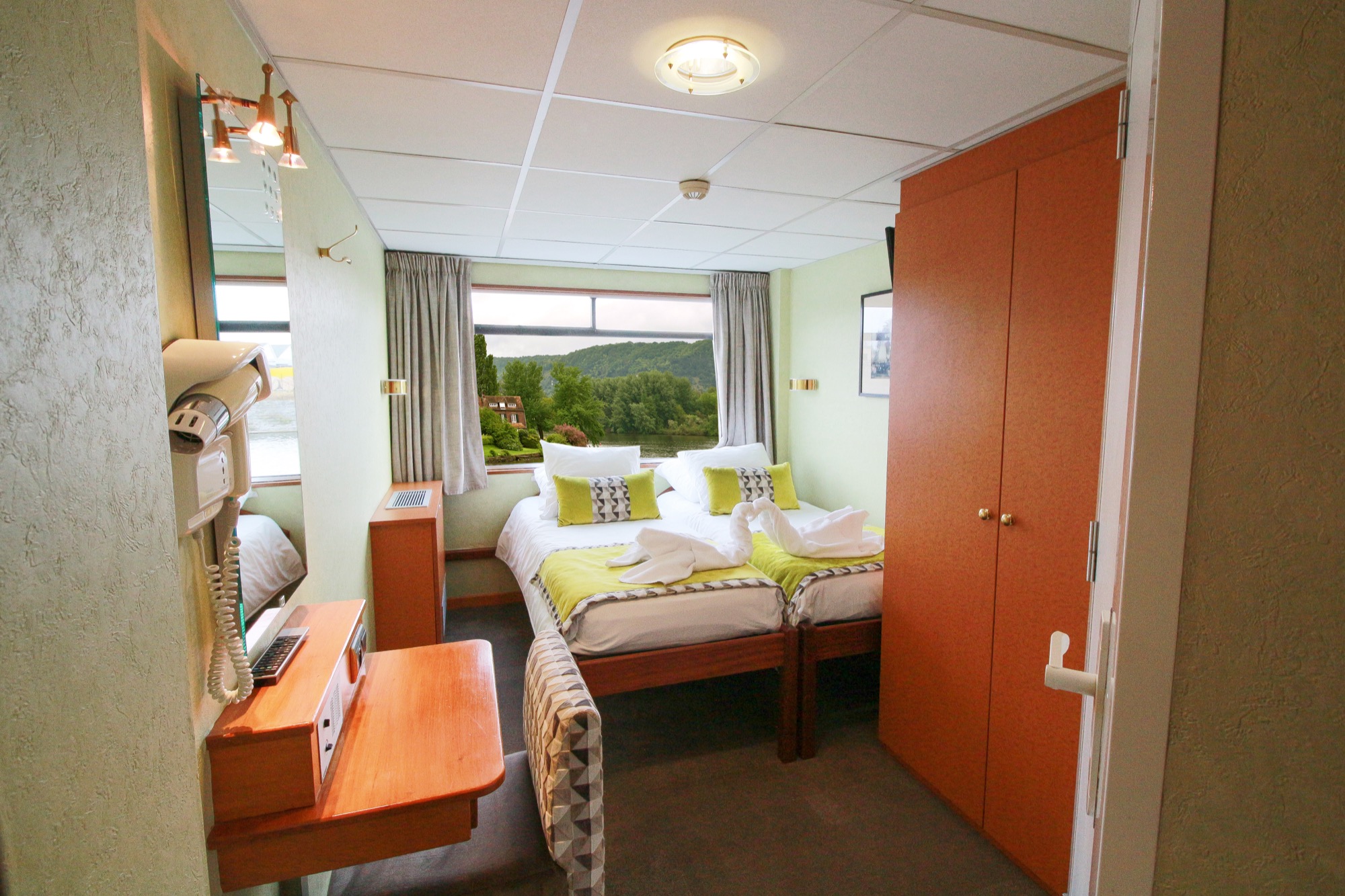 CroisiEurope MS France Cabin 2.jpg